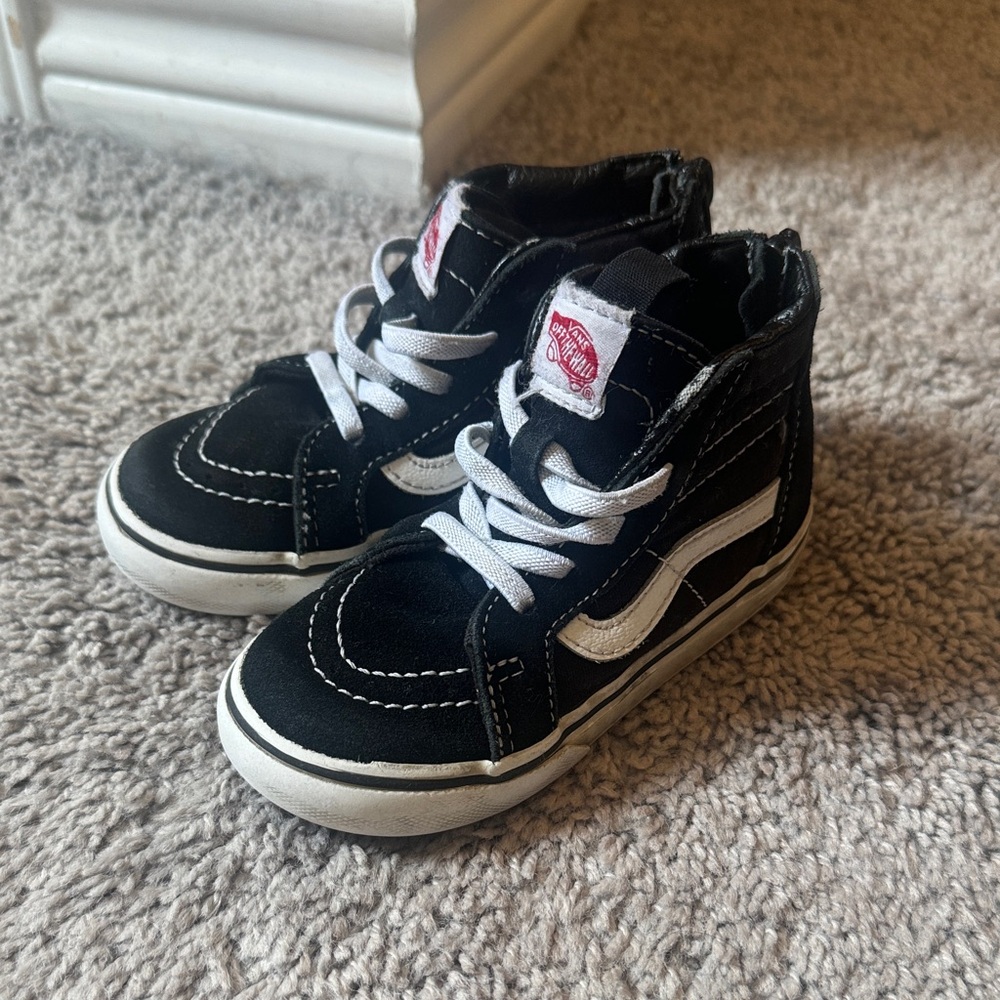 Vans Kids Black and White High-Top Sneakers sk8 hi sz 8c